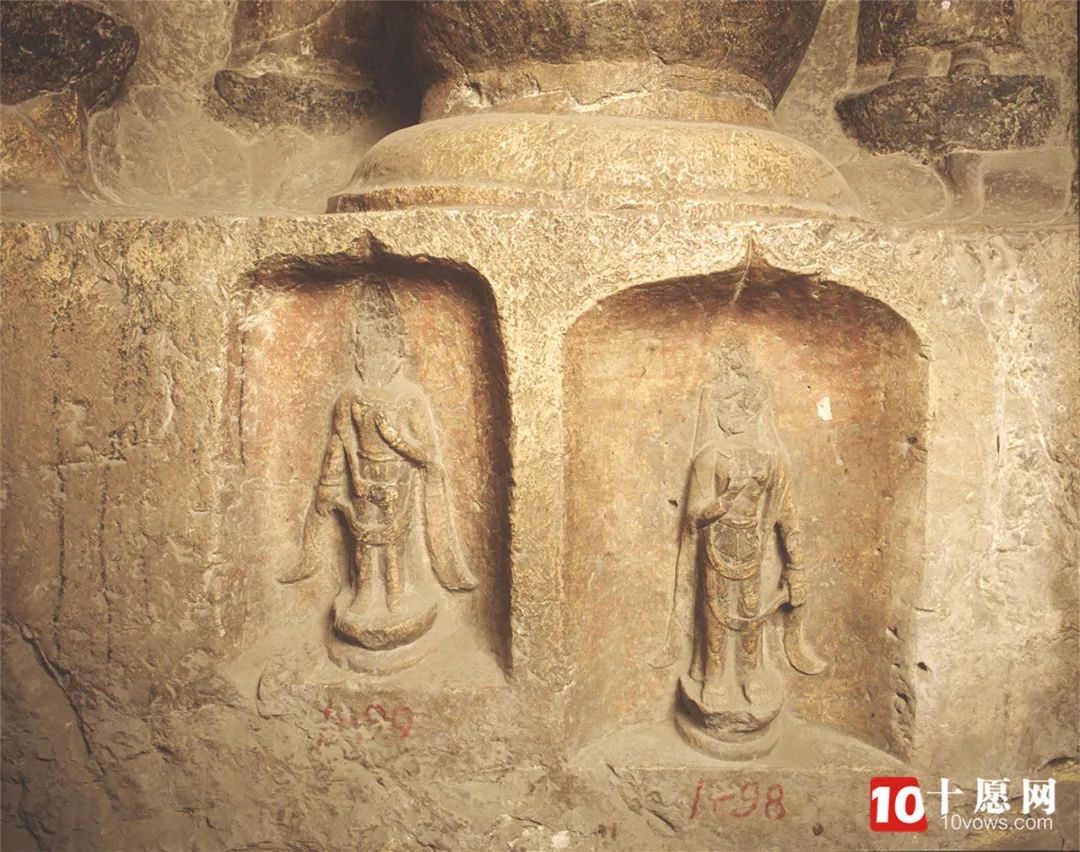 只不过,石窟破坏得太触目惊心了!